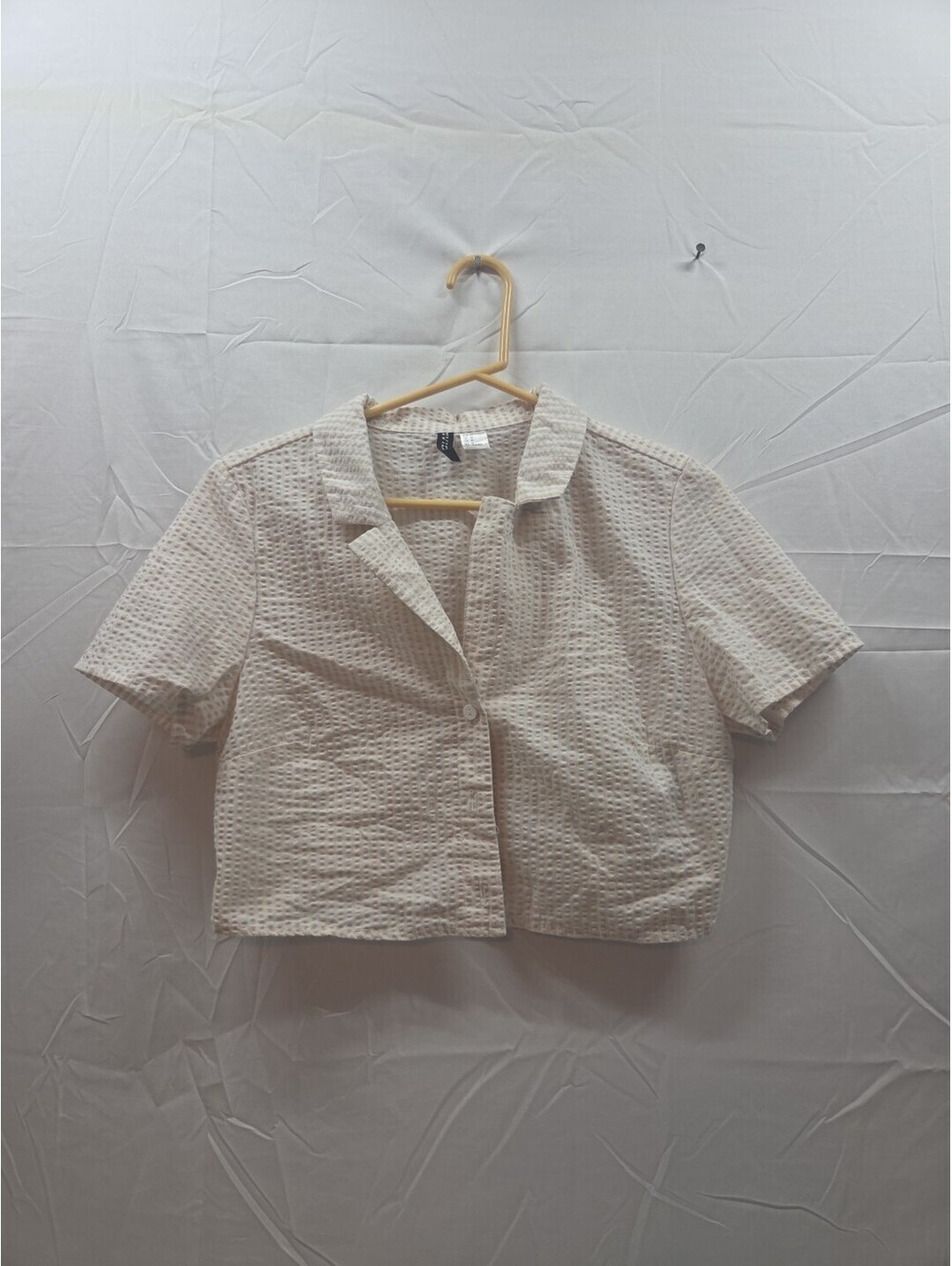 womens divided by (h&m) crop shirt top size M